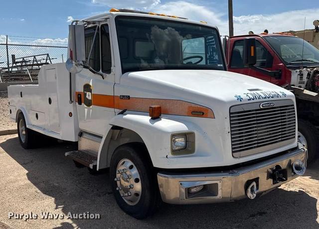 Image of Freightliner FL70 equipment image 2