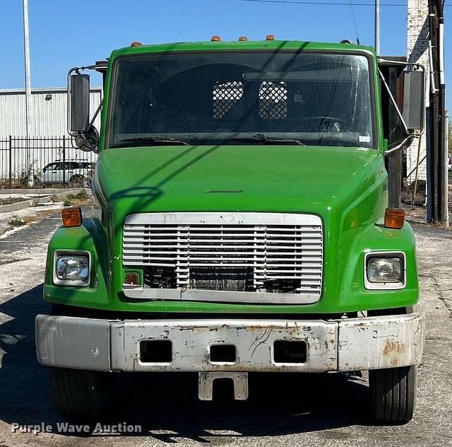 Image of Freightliner FL70 equipment image 1