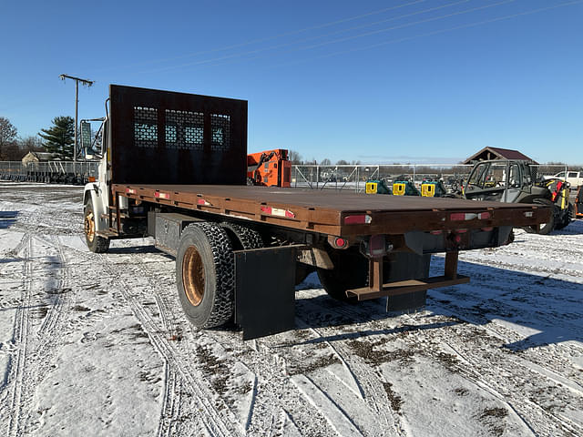 Image of Freightliner FL70 equipment image 2