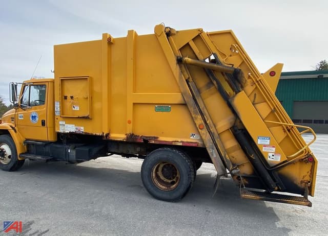 Image of Freightliner FL70 equipment image 1