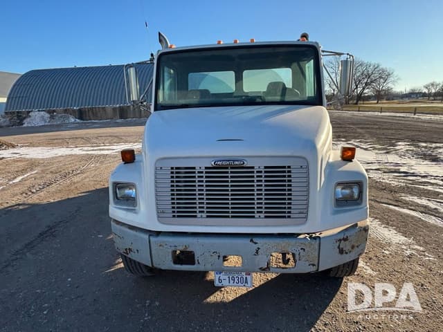 Image of Freightliner FL70 equipment image 2