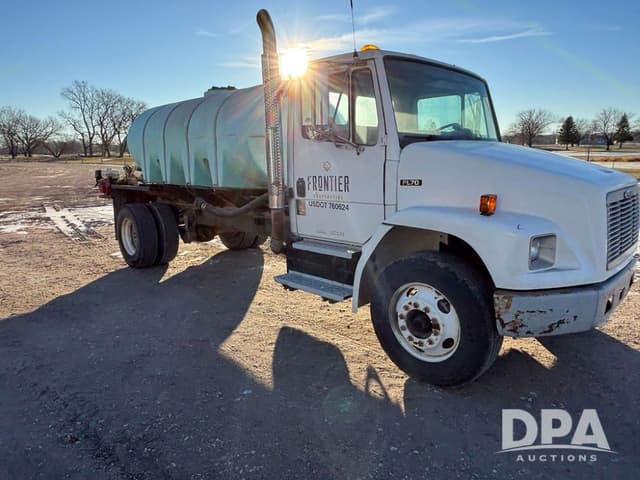 Image of Freightliner FL70 equipment image 4