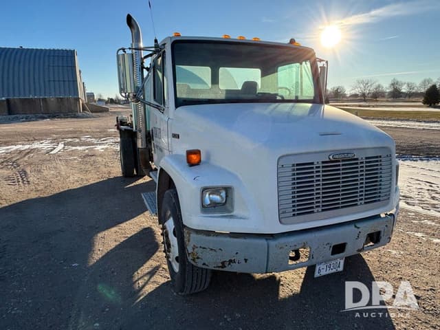 Image of Freightliner FL70 equipment image 3