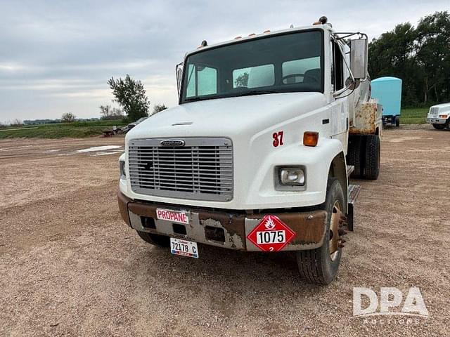 Image of Freightliner FL70 equipment image 2