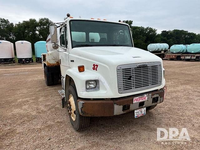 Image of Freightliner FL70 equipment image 4