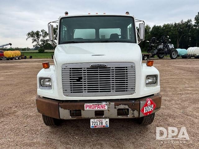 Image of Freightliner FL70 equipment image 3