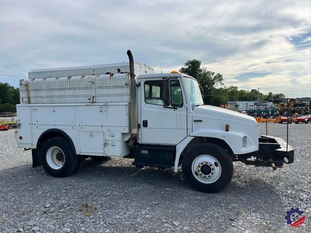 Image of Freightliner FL70 equipment image 3