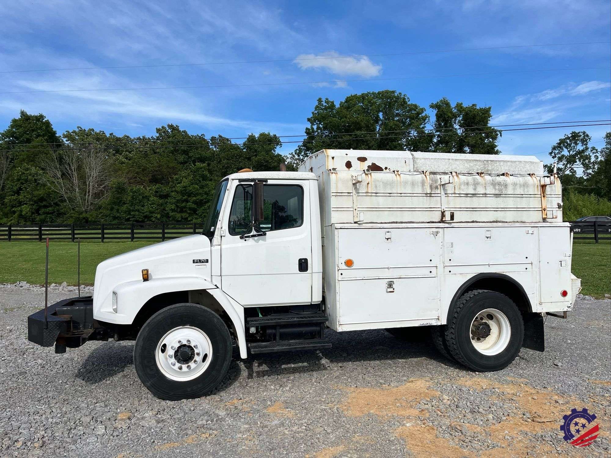 2003 Freightliner FL70 Equipment Image0