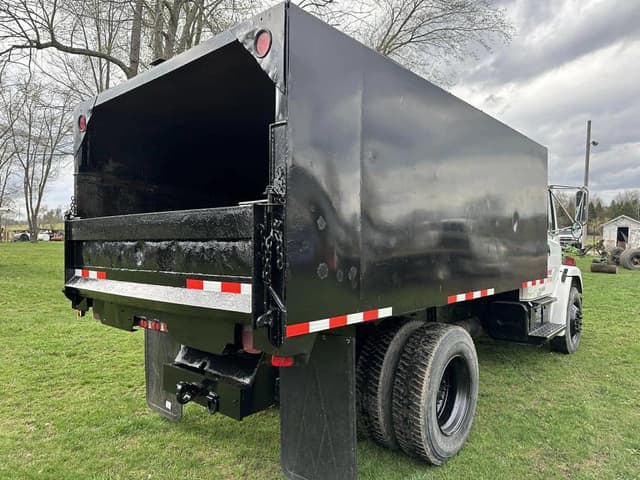 Image of Freightliner FL70 equipment image 2