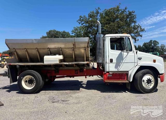 Image of Freightliner FL70 equipment image 3