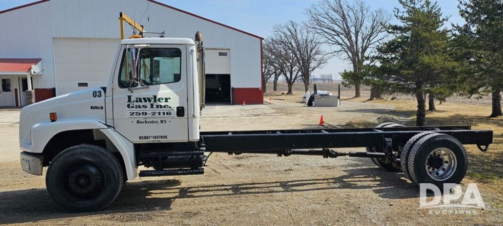 2003 Freightliner FL70 Equipment Image0