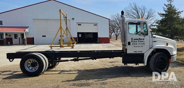 Image of Freightliner FL70 equipment image 2