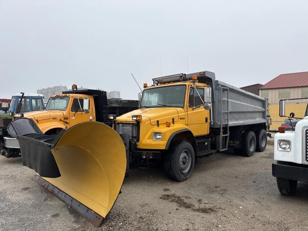 2003 Freightliner FL80 Equipment Image0