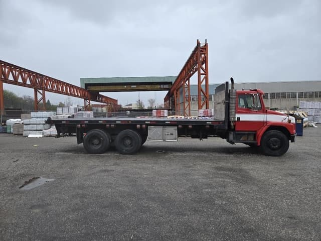 Image of Freightliner FL80 equipment image 3