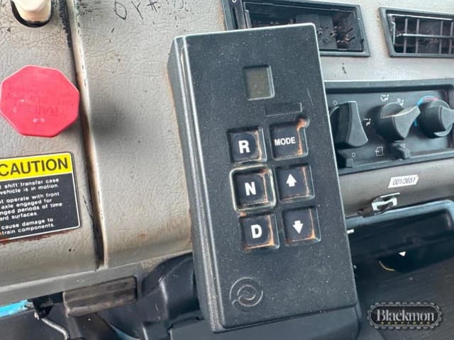 Image of Freightliner FL80 equipment image 4