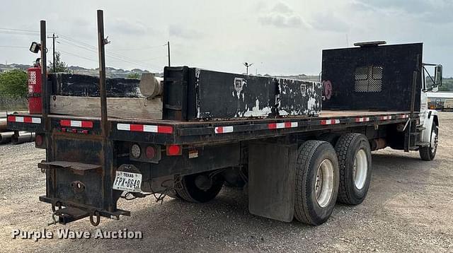 Image of Freightliner FL80 equipment image 4