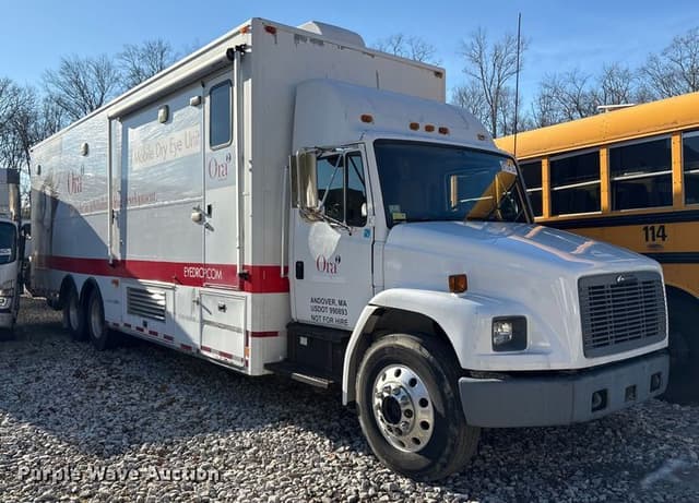 Image of Freightliner FL80 equipment image 2