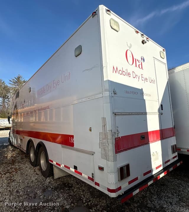 Image of Freightliner FL80 equipment image 3