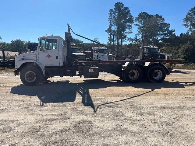 Image of Freightliner FL80 equipment image 1