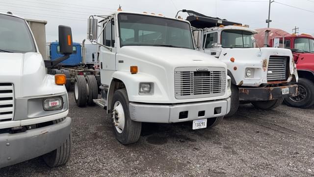 Image of Freightliner FL80 equipment image 2