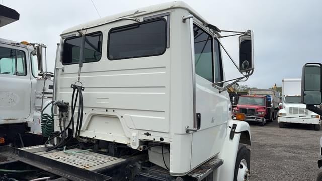 Image of Freightliner FL80 equipment image 4