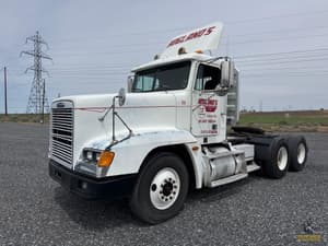 2003 Freightliner FLD120 Image
