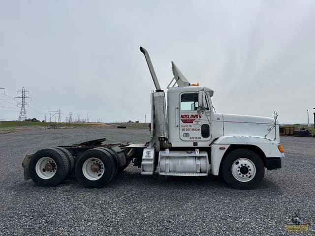 Image of Freightliner FLD120 equipment image 3