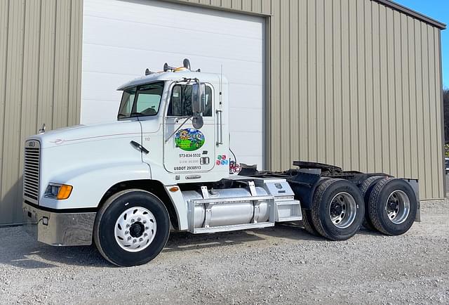 Image of Freightliner FLD120 equipment image 1