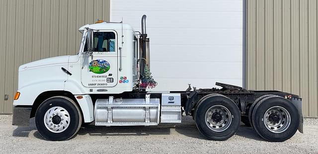 Image of Freightliner FLD120 equipment image 3