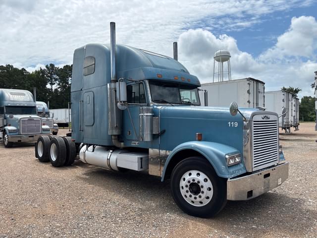 Image of Freightliner FLD132 equipment image 1