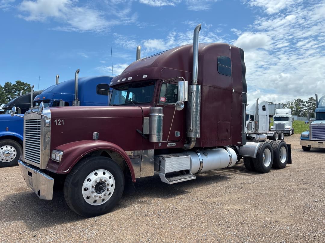 Image of Freightliner FLD132 Primary image