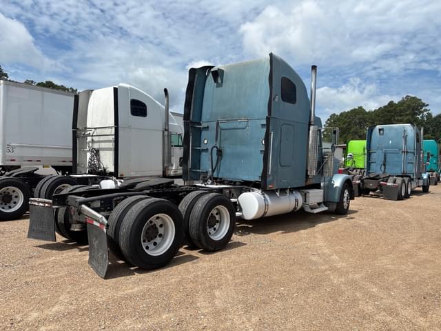 Image of Freightliner FLD132 equipment image 2