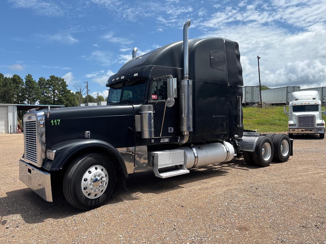 Image of Freightliner FLD132 Primary image