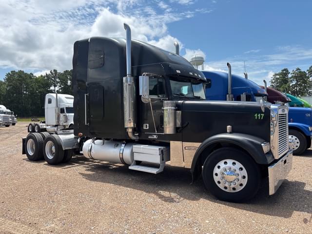 Image of Freightliner FLD132 equipment image 1