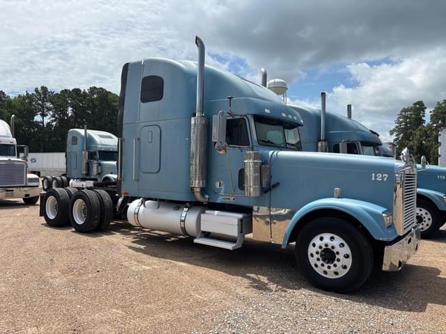 Image of Freightliner FLD132 equipment image 1