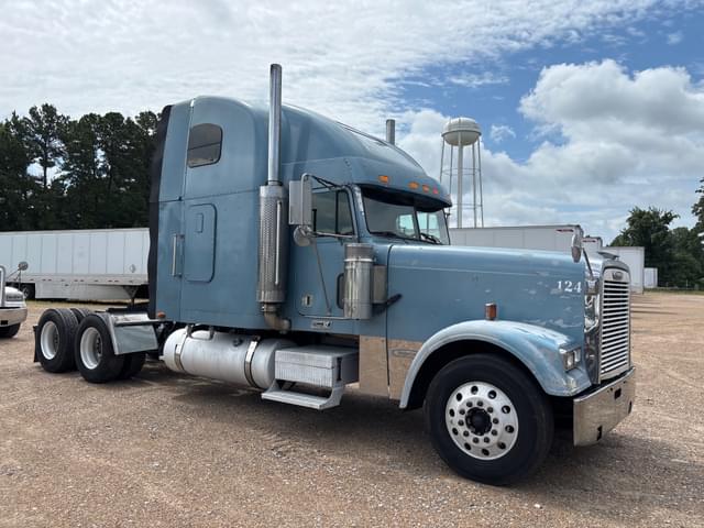 Image of Freightliner FLD132 equipment image 1