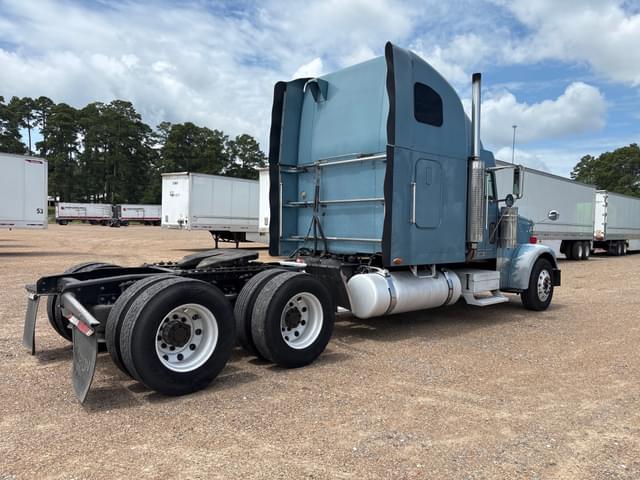 Image of Freightliner FLD132 equipment image 2