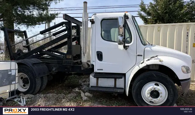 Image of Freightliner M2 equipment image 1