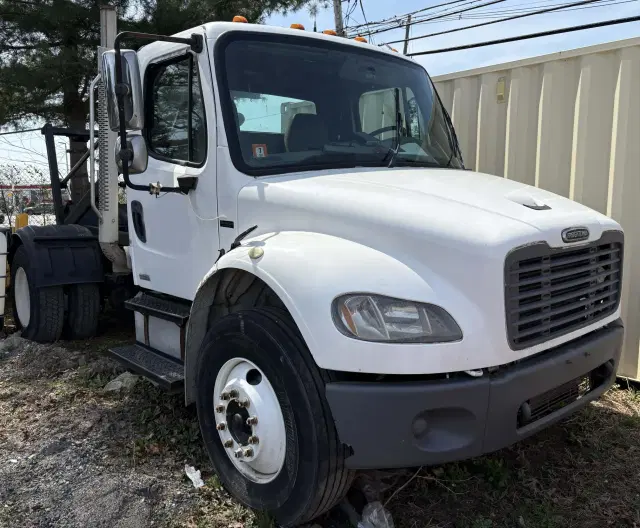 Image of Freightliner M2 equipment image 4