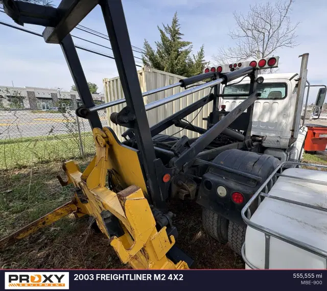Image of Freightliner M2 equipment image 2