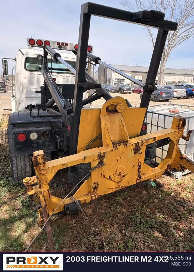Image of Freightliner M2 equipment image 3