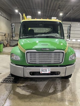 Main image Freightliner M2106