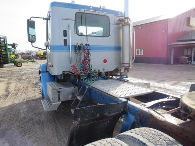 Image of Freightliner ST112 equipment image 4