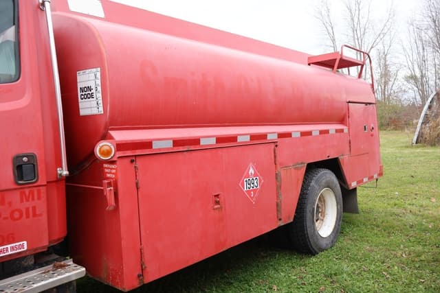 Image of Freightliner FL70 equipment image 1