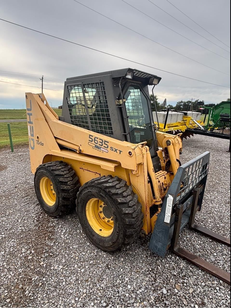 2003 Gehl 5635SXT II Equipment Image0