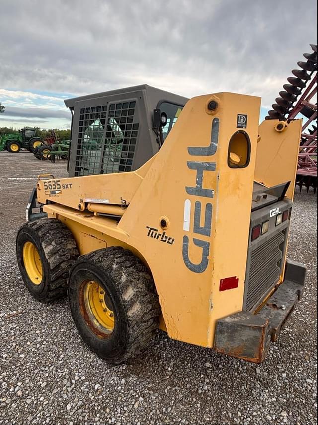 Image of Gehl 5635SXT II equipment image 3