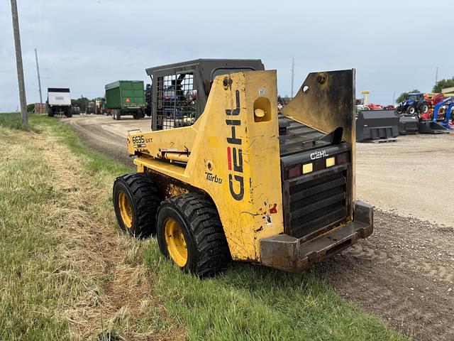 Image of Gehl 6635 SXT equipment image 4