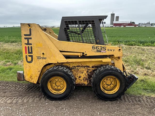 Image of Gehl 6635 SXT equipment image 1