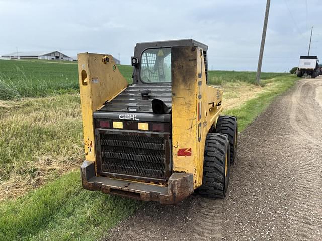 Image of Gehl 6635 SXT equipment image 2