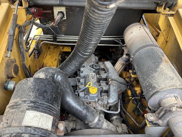 Image of Gehl 6635 SXT equipment image 3